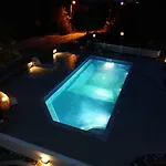 Dina Naxos