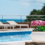 Dina Naxos