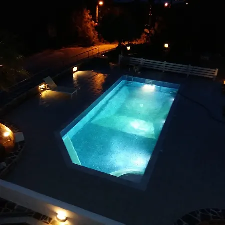 Dina Naxos