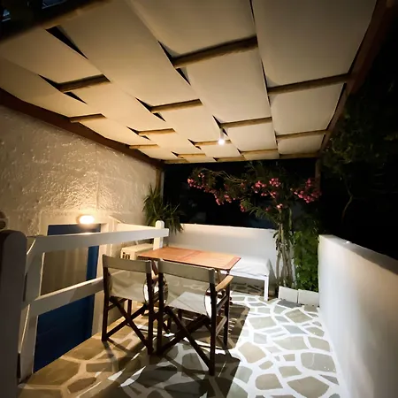 Dina Naxos